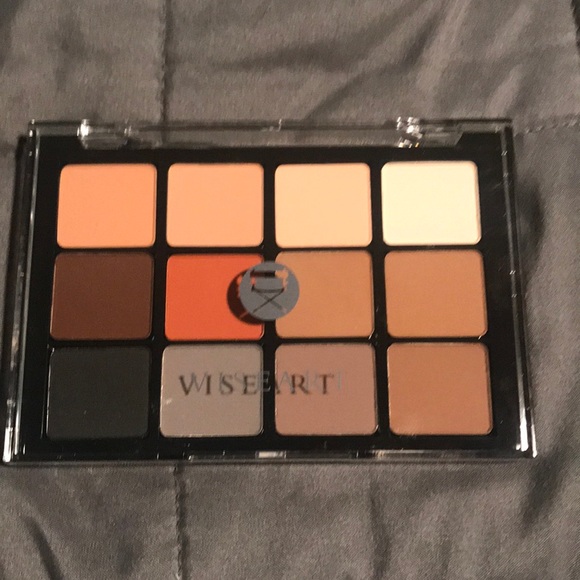 Eyeshadow - Picture 2 of 2